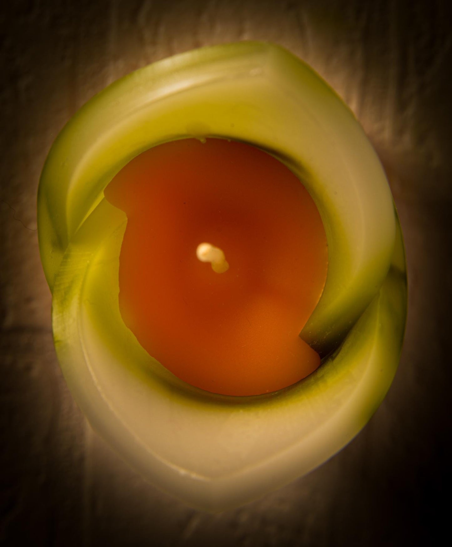 Świeca kielich kwiatu, geometryczna, zapachowa - zielono-pomarańczowa - 40h, pudełko prezentowe - ozdoba na stół do domu, pomysł na prezent