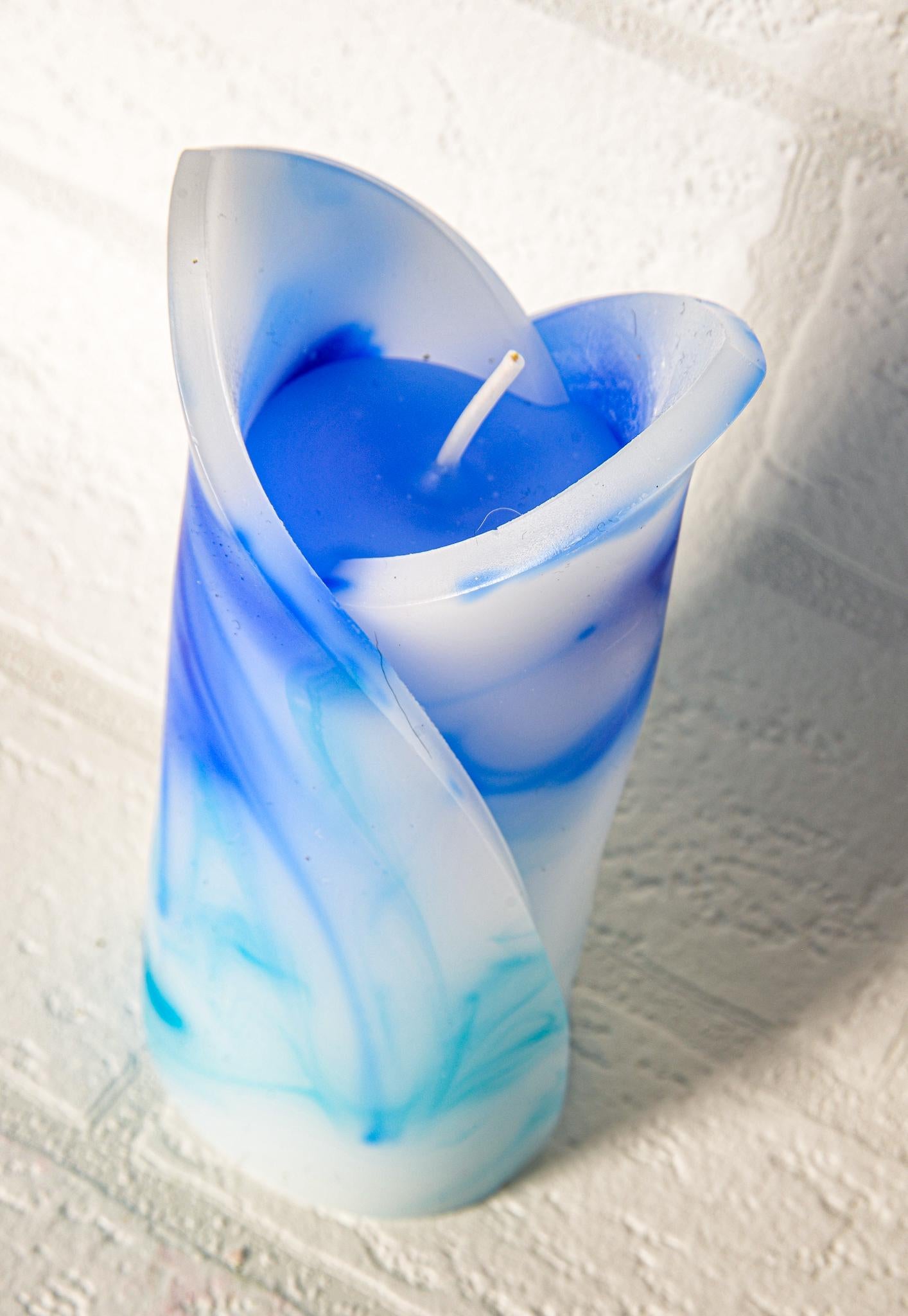 Zapachowa świeca stożkowa „Kwitnący Kielich” - Rękodzieło, 20 cm - Niebiesko-Biała - Hand-made