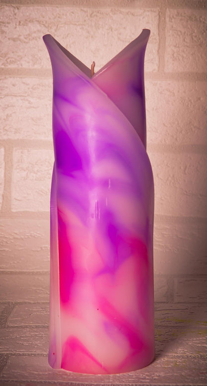 Ręcznie robiona świeca kolumnowa kielich kwiatu, stożkowa, zapachowa - fioletowo-różowy - 70h, pudełko prezentowe - kolorowa ozdoba na stół