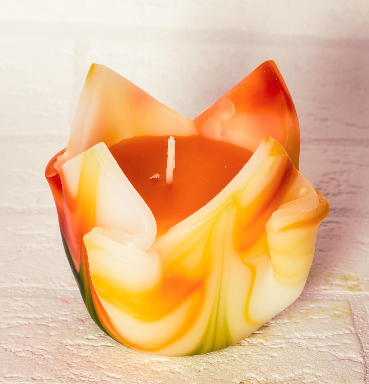 Kwiatowa, geometryczna, minimalistyczna, kolorowa,  ręcznie robiona świeca zapachowa - oryginalny prezent na parapetówkę  - 90h
