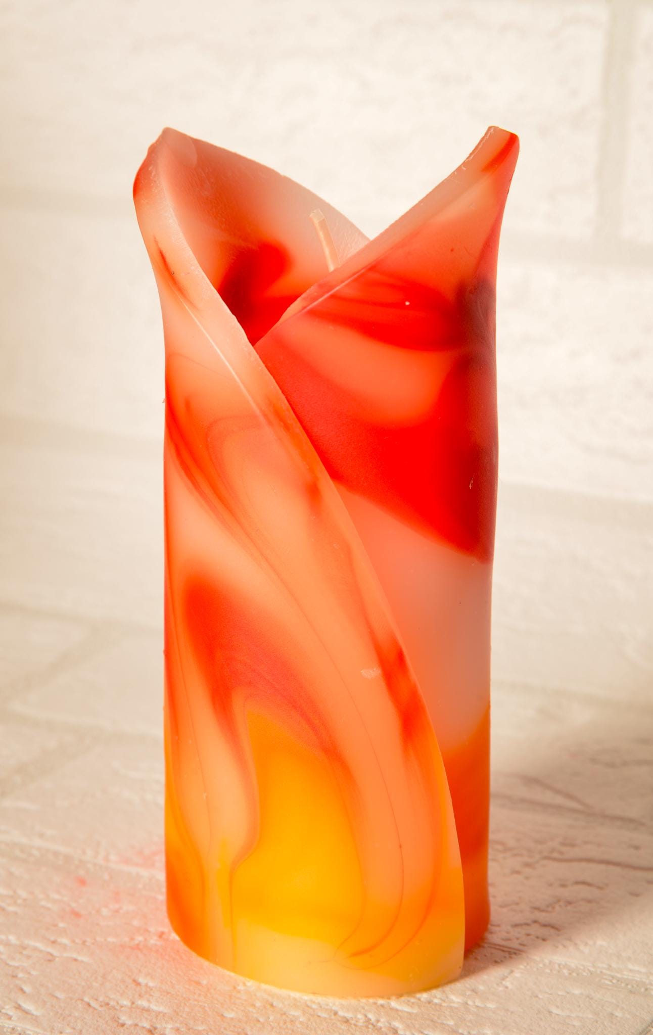 Świeca kielich kwiatu, geometryczna, zapachowa - żółto-czerwona - 40h, pudełko prezentowe - pomysł na romantyczny prezent, ozdoba kominka