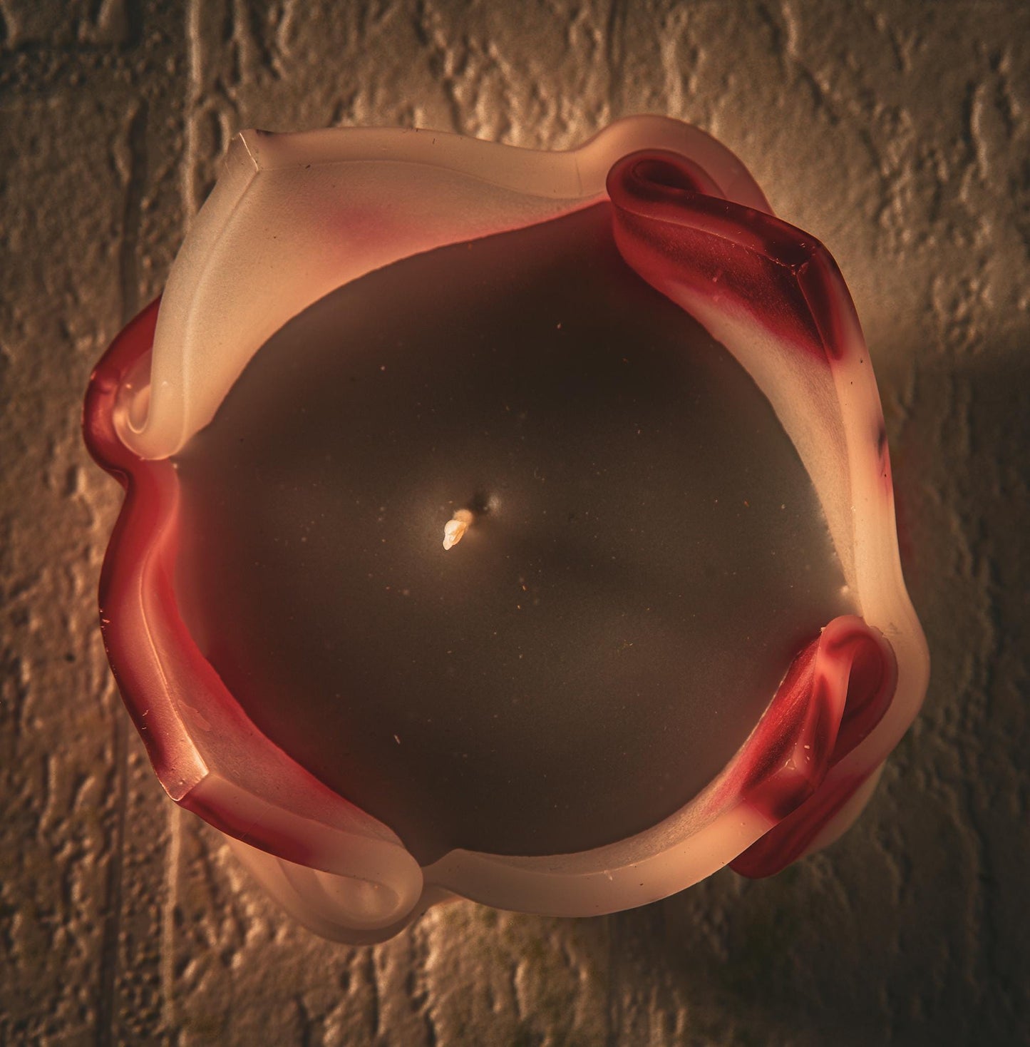 Kwiatowa, geometryczna, minimalistyczna, kolorowa, biało-czerwona ręcznie robiona świeca zapachowa - luksusowy prezent dla niej - 90h