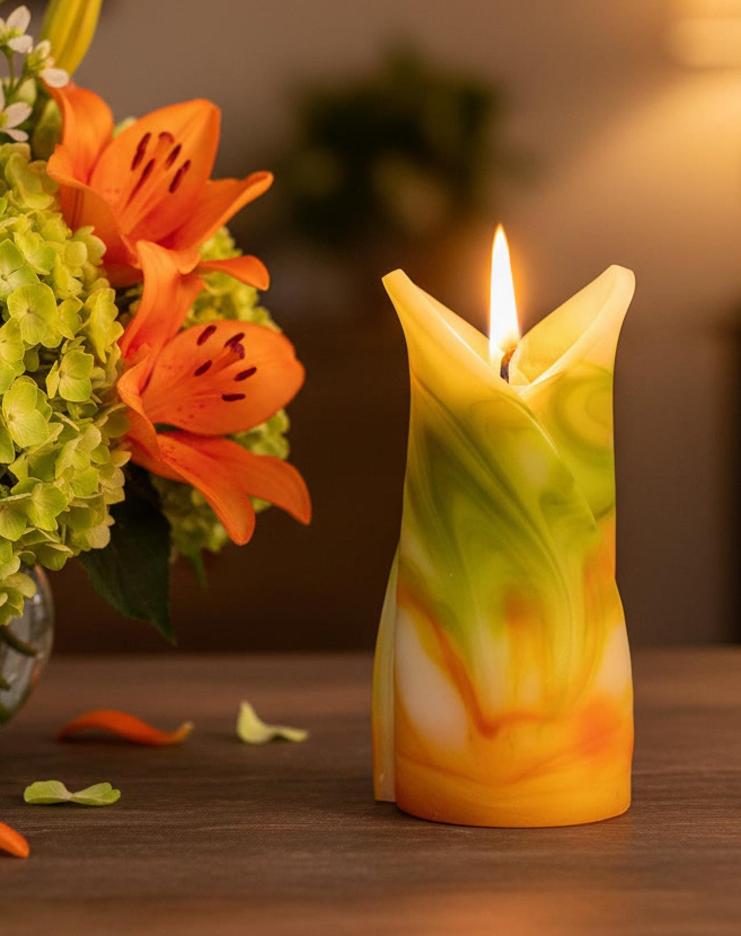 Świeca kielich kwiatu, geometryczna, zapachowa - zielono-pomarańczowa - 40h, pudełko prezentowe - ozdoba na stół do domu, pomysł na prezent