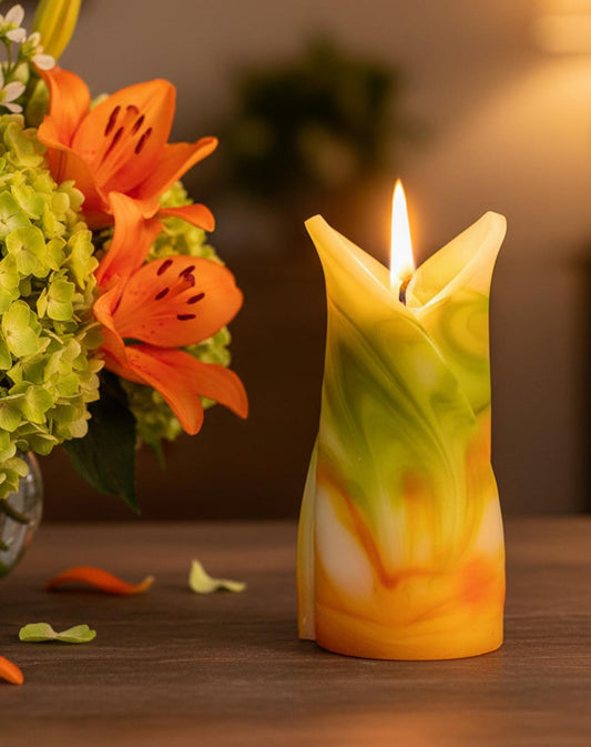 Świeca kielich kwiatu, geometryczna, zapachowa - zielono-pomarańczowa - 40h, pudełko prezentowe - ozdoba na stół do domu, pomysł na prezent