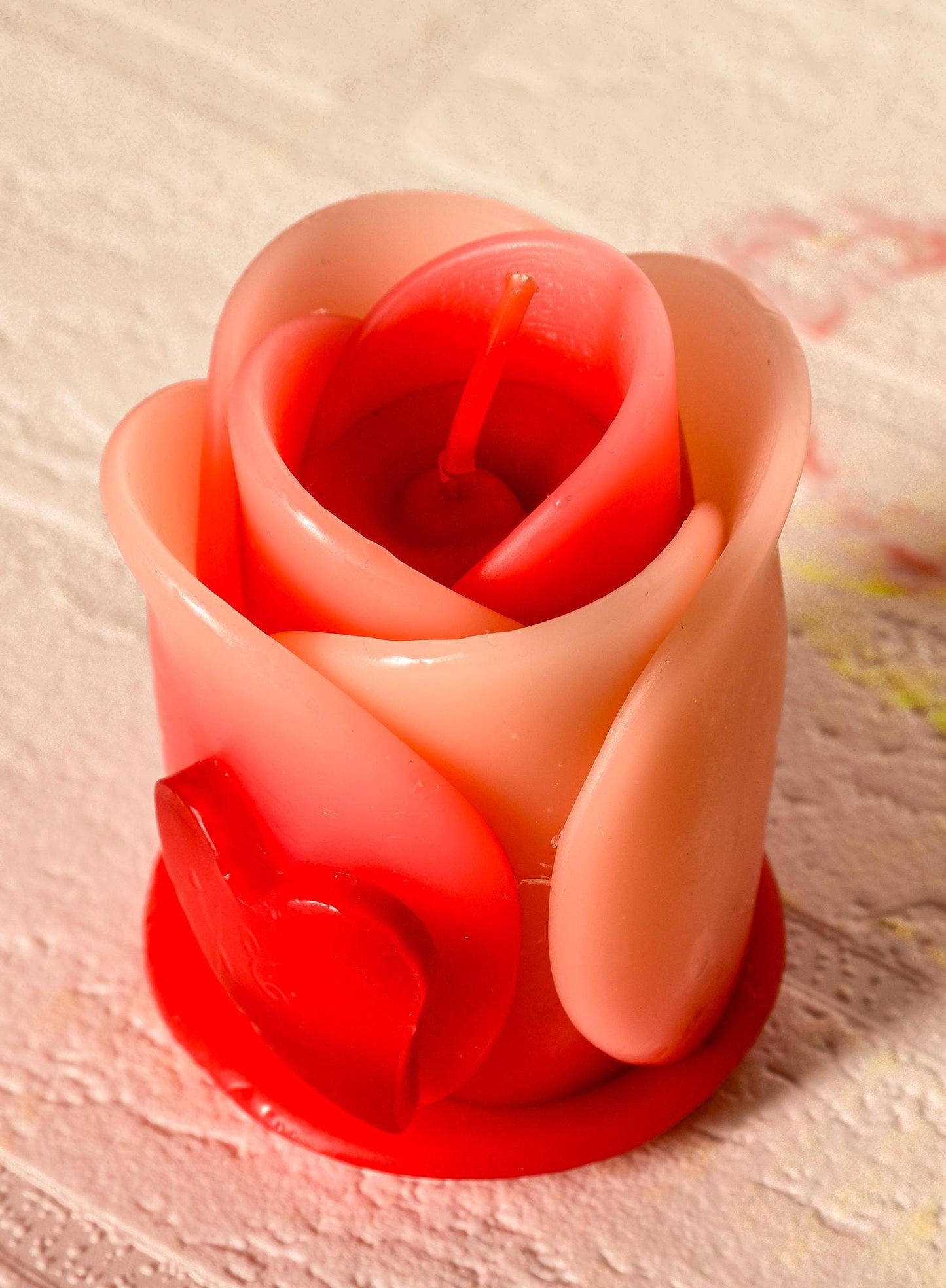 Świeca różyczka ręcznie robiona,  zapachowa, romantyczna z serduszkiem - pomysł na prezent na Walentynki, dla zakochanych i dla niej