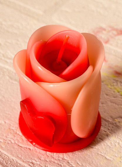 Świeca różyczka ręcznie robiona,  zapachowa, romantyczna z serduszkiem - pomysł na prezent na Walentynki, dla zakochanych i dla niej