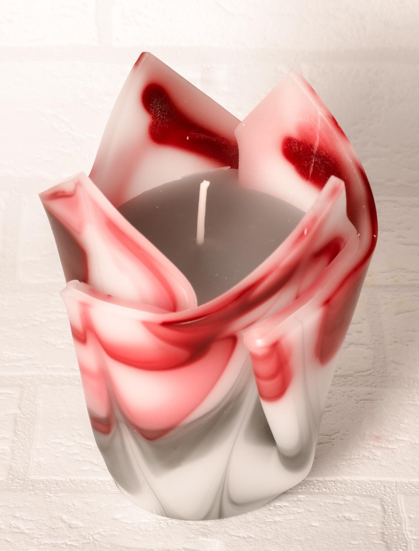 Kwiatowa, geometryczna, minimalistyczna, kolorowa, ręcznie robiona świeca zapachowa - czerwono-biała, patriotyczna, Polska, prezent Święta