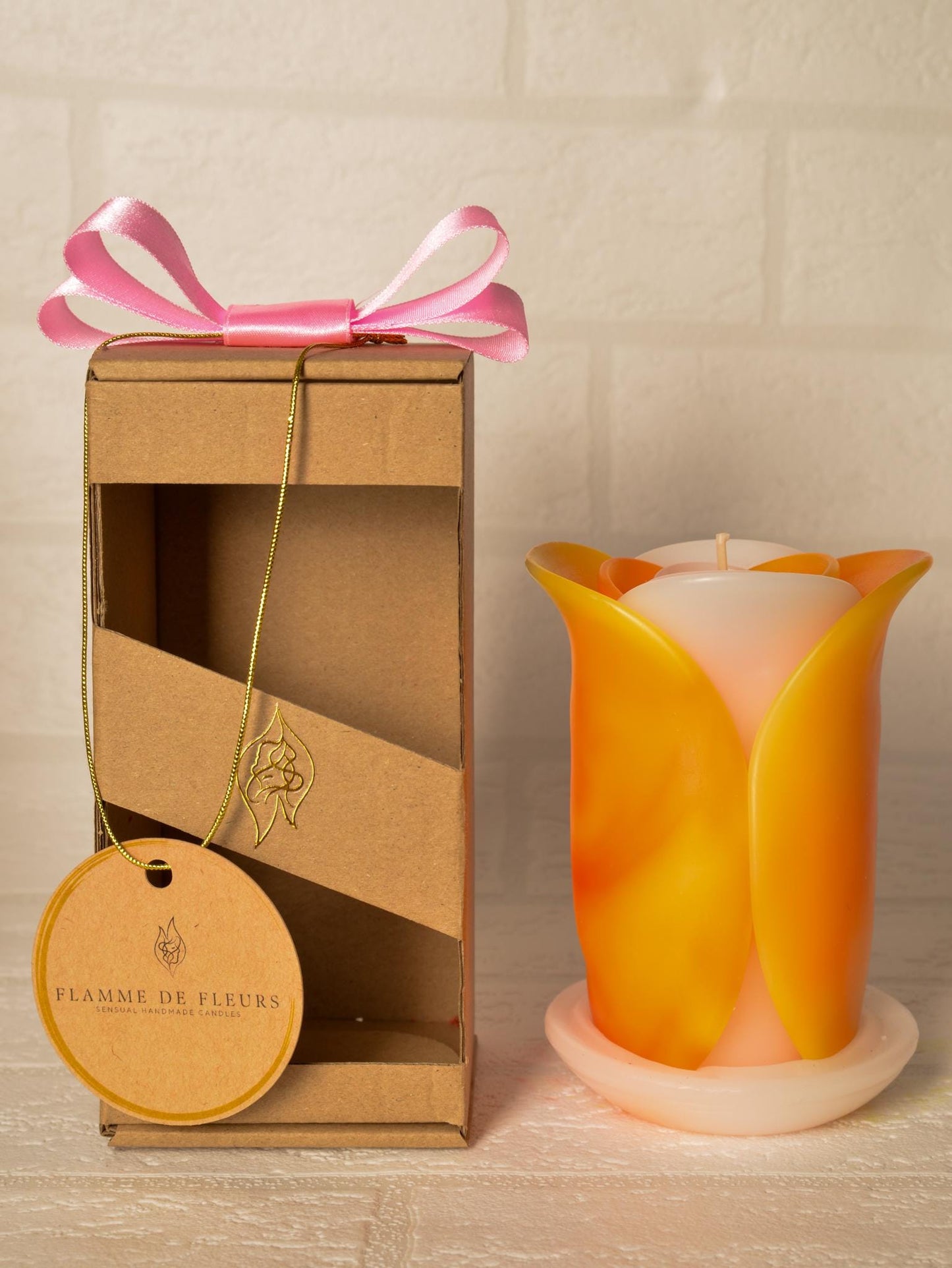 Róża - ręcznie robiona świeca zapachowa, geometryczna, minimalistyczna - pomysł na prezent:  wnętrze domu, ozdoba, pomarańczowy - 60h