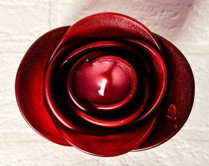 Bordowa różowa róża - ręcznie robiona świeca zapachowa, geometryczna, minimalistyczna - prezent dla niej - 60h