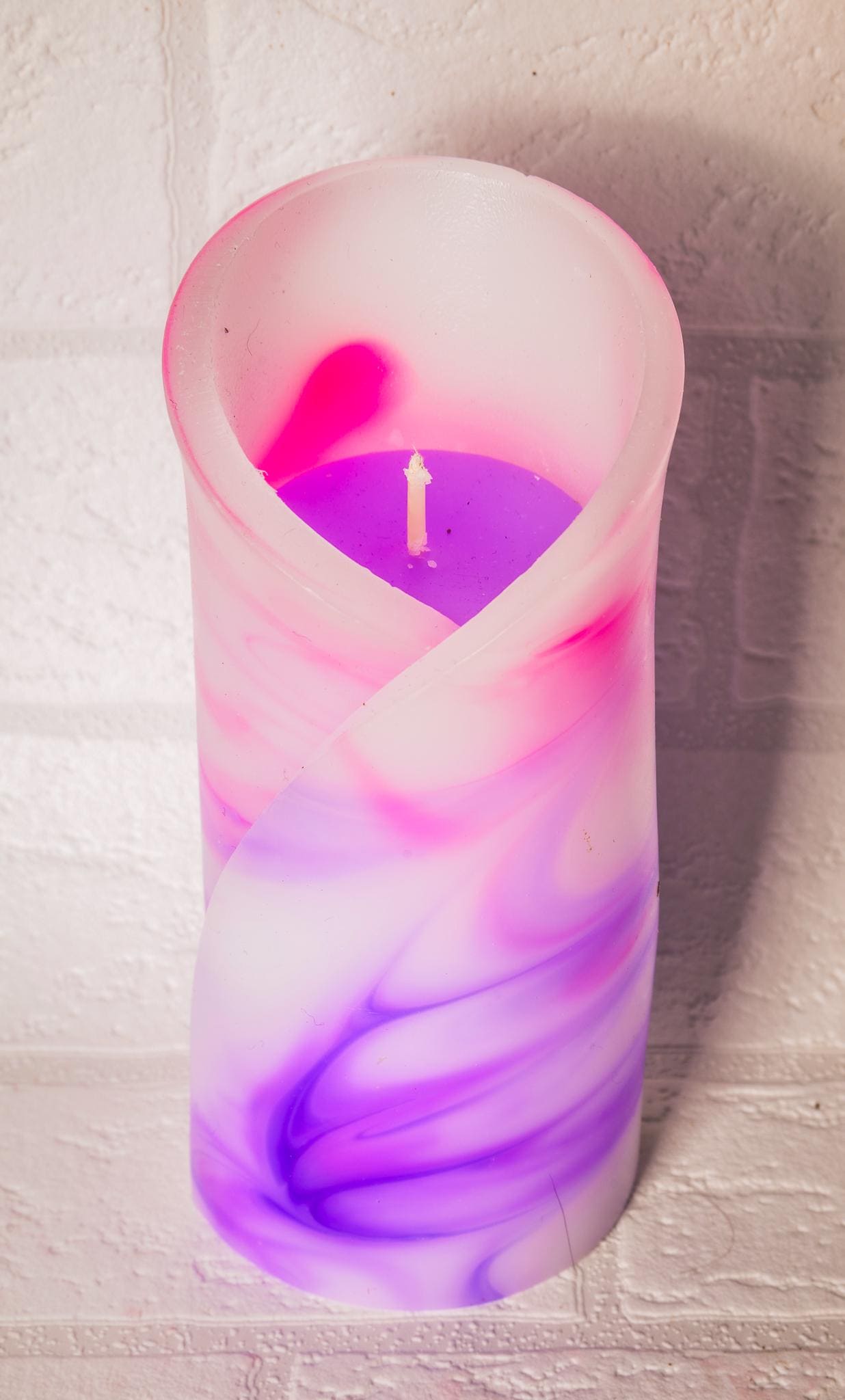 Świeca dekoracyjna zapachowa - biało-fioletowa - handmade - wzór geometryczny/kwiatowy - Wyjątkowy Prezent na Walentynki i Dzień Matki