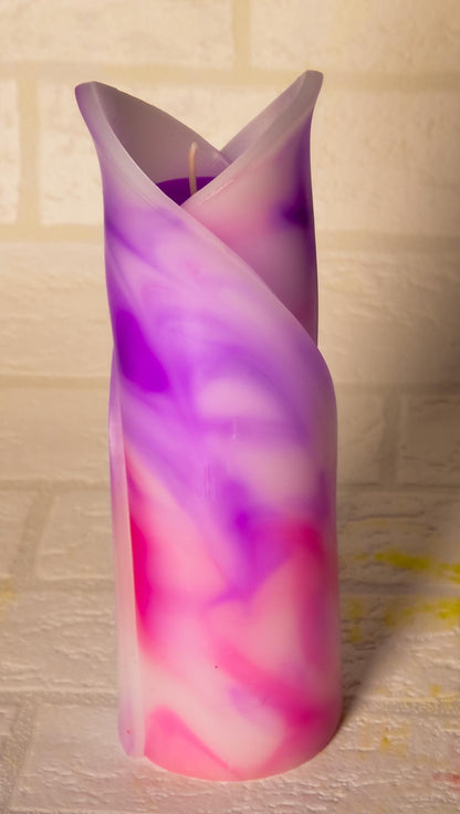 Ręcznie robiona świeca kolumnowa kielich kwiatu, stożkowa, zapachowa - fioletowo-różowy - 70h, pudełko prezentowe - kolorowa ozdoba na stół