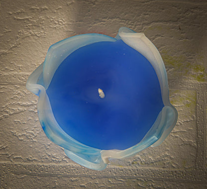 Kwiatowa, geometryczna, minimalistyczna, kolorowa, niebiesko-biała ręcznie robiona świeca zapachowa - oryginalny prezent dla niej - 90h