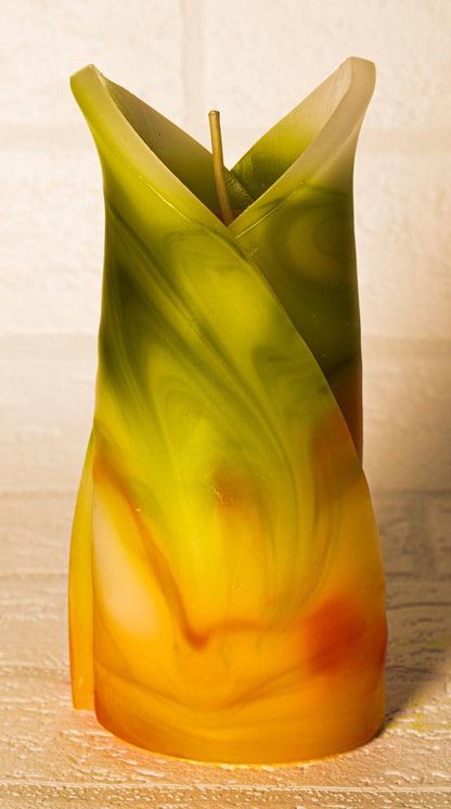 Świeca kielich kwiatu, geometryczna, zapachowa - zielono-pomarańczowa - 40h, pudełko prezentowe - ozdoba na stół do domu, pomysł na prezent