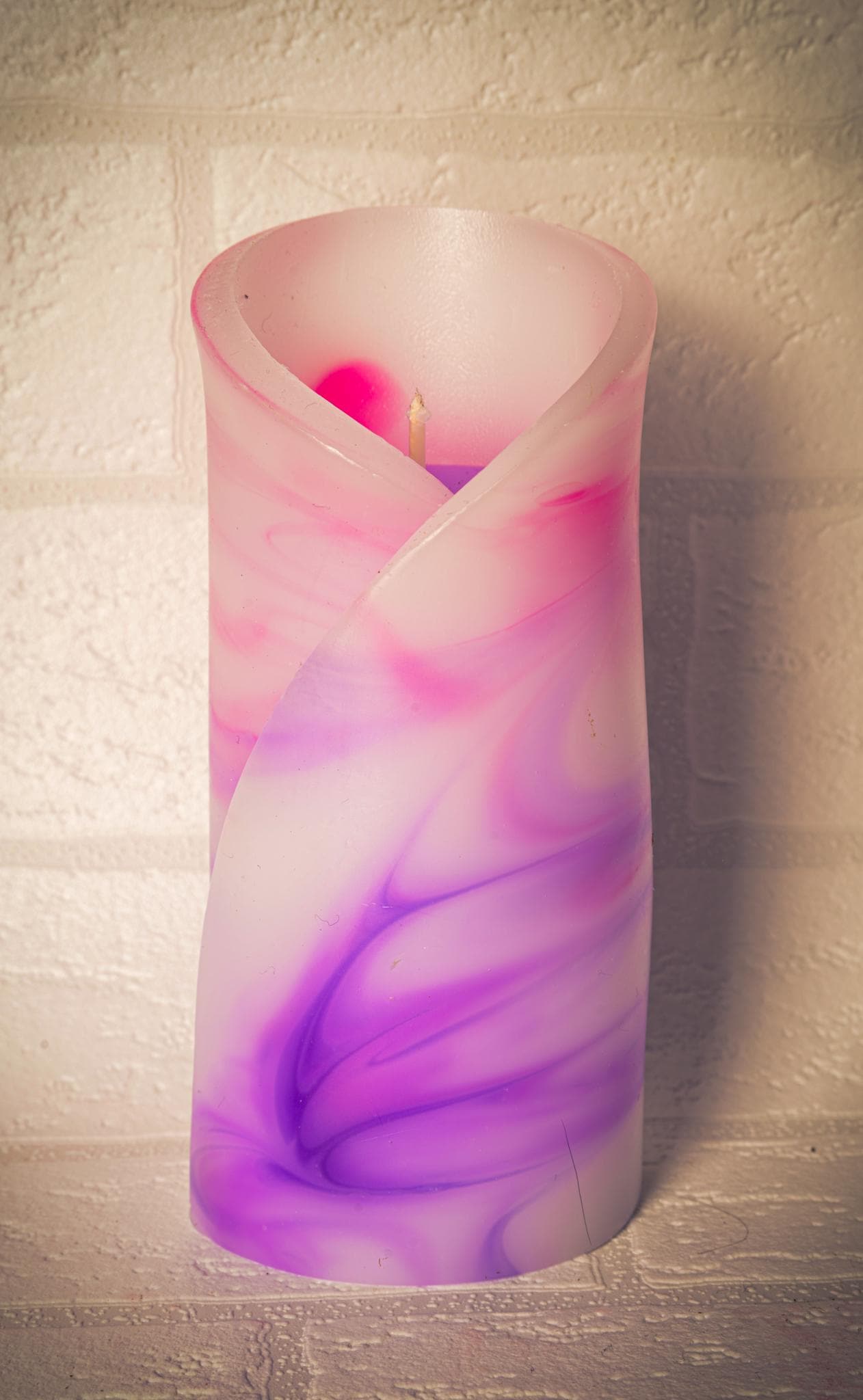 Świeca dekoracyjna zapachowa - biało-fioletowa - handmade - wzór geometryczny/kwiatowy - Wyjątkowy Prezent na Walentynki i Dzień Matki