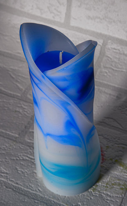 Ręcznie robiona duża 20cm świeca stożkowa kielich kwiatu, zapachowa - niebiesko-biała - pudełko prezentowe - kolorowa ozdoba do domu