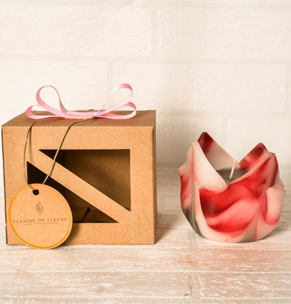 Kwiatowa, geometryczna, minimalistyczna, kolorowa, biało-czerwona ręcznie robiona świeca zapachowa - luksusowy prezent dla niej - 90h