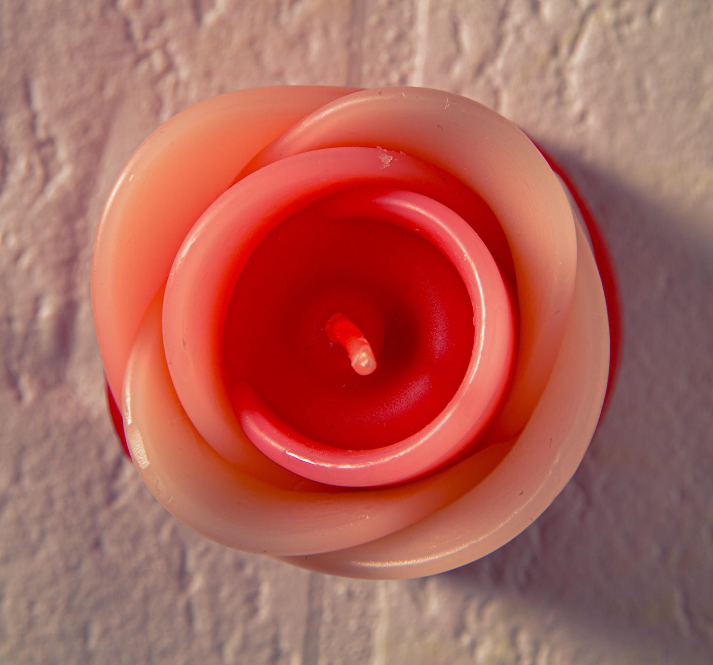 Świeca różyczka ręcznie robiona,  zapachowa, romantyczna z serduszkiem - pomysł na prezent na Walentynki, dla zakochanych i dla niej