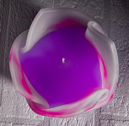 Kwiatowa, geometryczna, minimalistyczna, kolorowa, ręcznie robiona świeca zapachowa - fioletowo-biała, prezent Święta, urodziny, Ślub