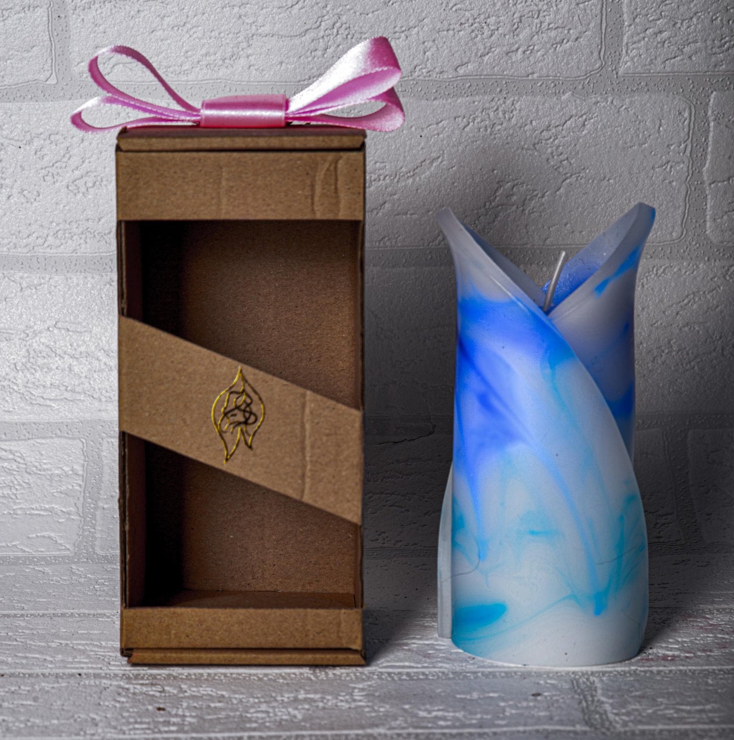 Zapachowa świeca stożkowa „Kwitnący Kielich” - Rękodzieło, 20 cm - Niebiesko-Biała - Hand-made