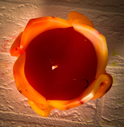 Kwiatowa, geometryczna, minimalistyczna, kolorowa, pomarańczowo-czerwona ręcznie robiona świeca zapachowa - ekskluzywny prezent okazjonalny