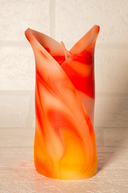 Świeca kielich kwiatu, geometryczna, zapachowa - żółto-czerwona - 40h, pudełko prezentowe - pomysł na romantyczny prezent, ozdoba kominka