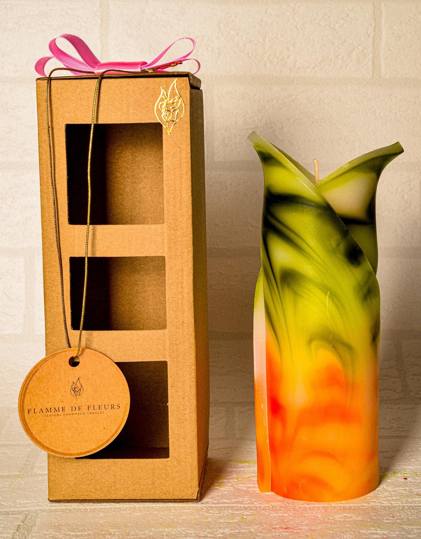 Świeca kielich kwiatu, geometryczna, zapachowa - zielono-pomarańczowa - 40h, pudełko prezentowe - ozdoba na stół do domu, pomysł na prezent