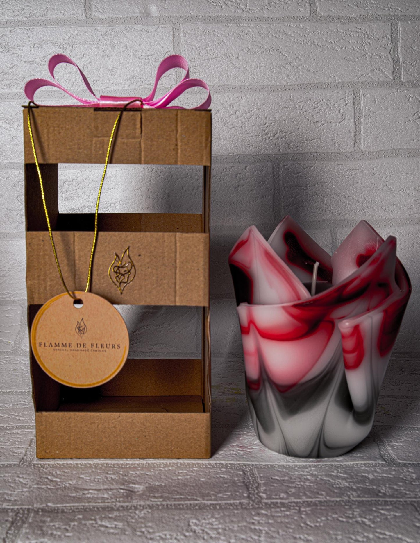 Kwiatowa, geometryczna, minimalistyczna, kolorowa, ręcznie robiona świeca zapachowa - czerwono-biała, patriotyczna, Polska, prezent Święta