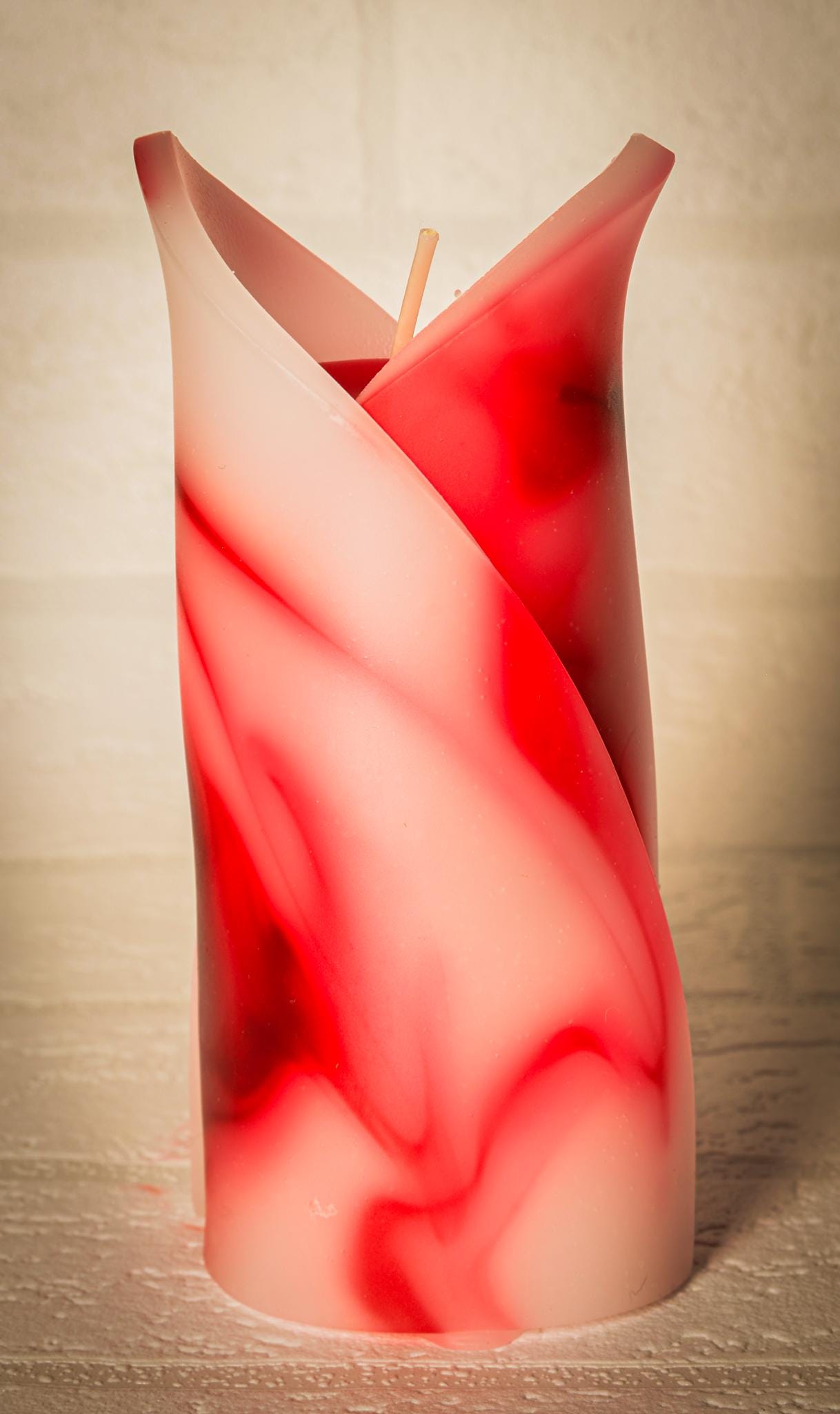 Świeca kielich kwiatu, geometryczna, zapachowa - biało-czerwona - 40h, pudełko prezentowe - pomysł na patriotyczny prezent, Polska