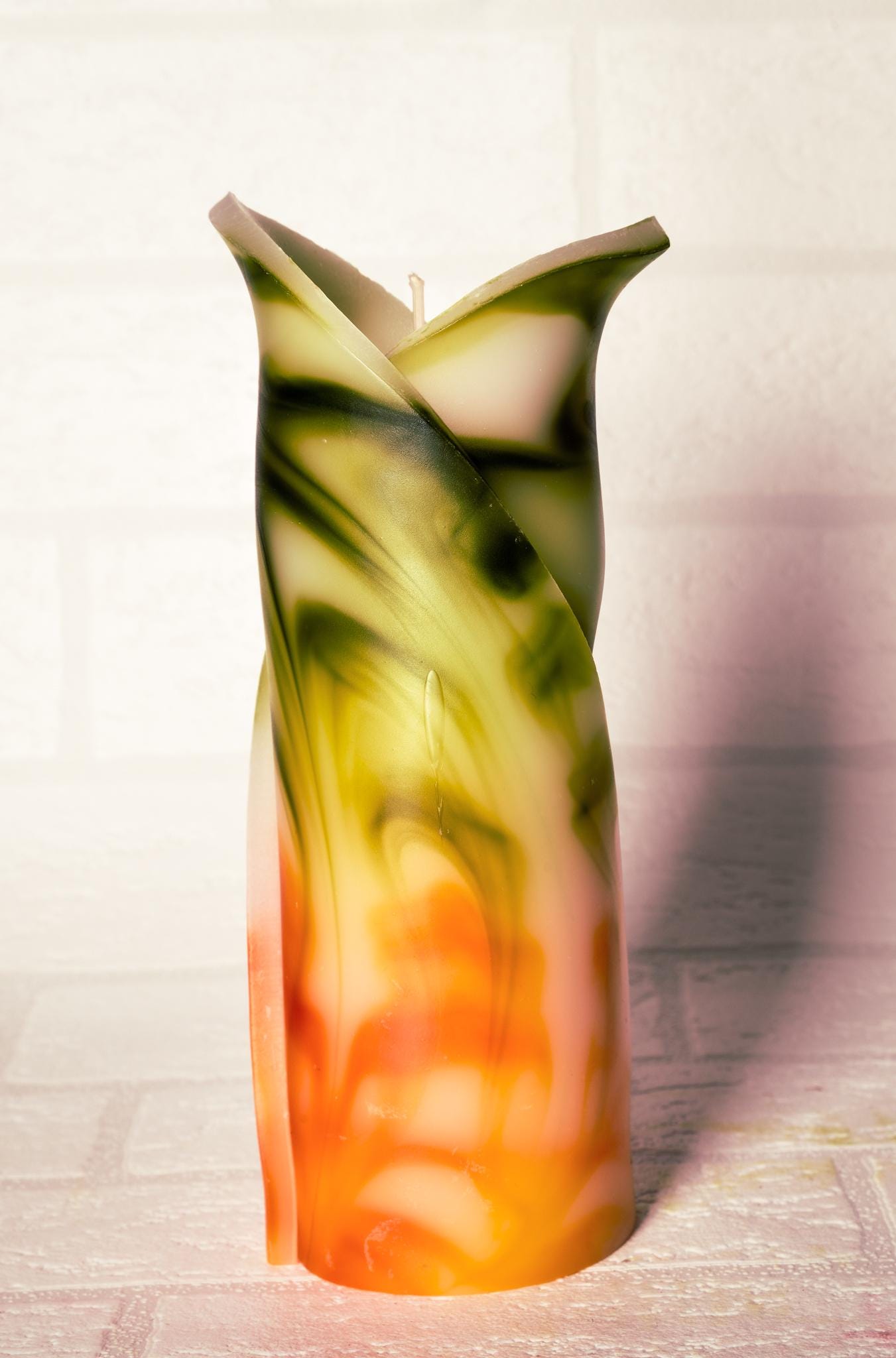 Świeca kielich kwiatu, geometryczna, zapachowa - zielono-pomarańczowa - 70h, pudełko prezentowe - ozdoba na stół do domu, pomysł na prezent