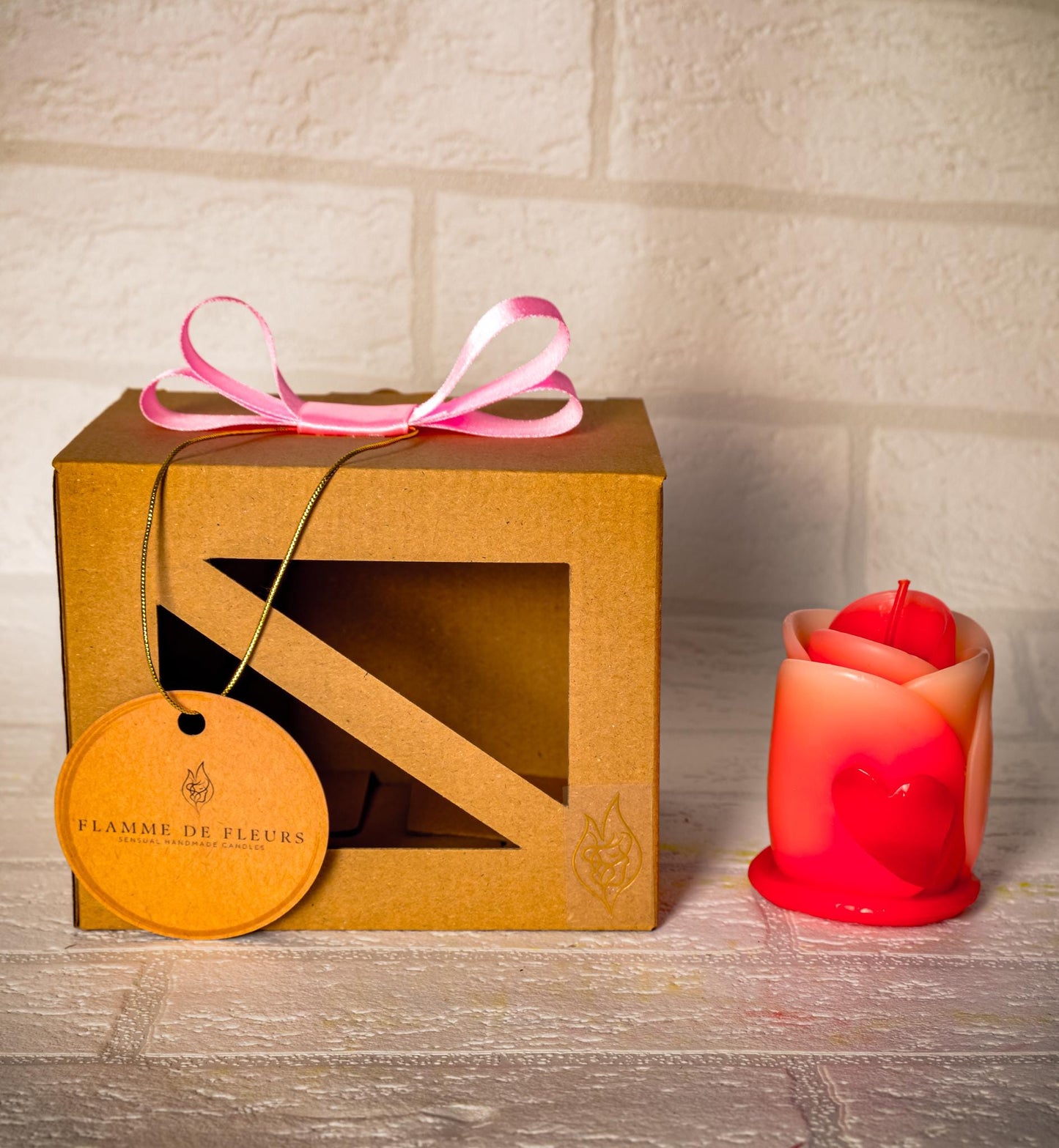 Świeca różyczka ręcznie robiona,  zapachowa, romantyczna z serduszkiem - pomysł na prezent na Walentynki, dla zakochanych i dla niej