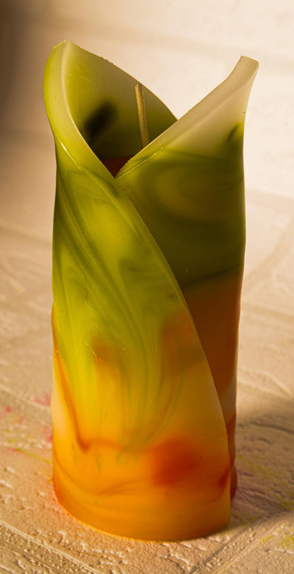 Świeca kielich kwiatu, geometryczna, zapachowa - zielono-pomarańczowa - 40h, pudełko prezentowe - ozdoba na stół do domu, pomysł na prezent