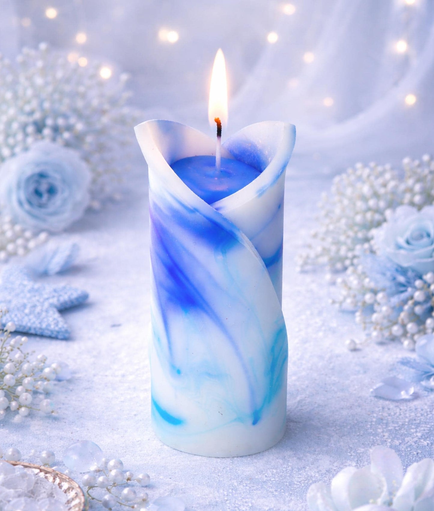 Zapachowa świeca stożkowa „Kwitnący Kielich” - Rękodzieło, 20 cm - Niebiesko-Biała - Hand-made