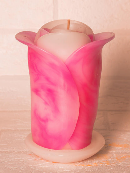 Cukierkowa różowa róża - ręcznie robiona świeca zapachowa, geometryczna, minimalistyczna - pomysł na prezent: wnętrze domu, ozdoba - 60h