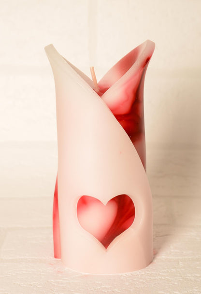 Romantyczna ręcznie robiona świeca 20cm kielich kwiatu z sercem, zapachowa