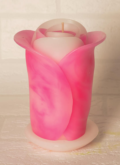 Cukierkowa różowa róża - ręcznie robiona świeca zapachowa, geometryczna, minimalistyczna - pomysł na prezent: wnętrze domu, ozdoba - 60h