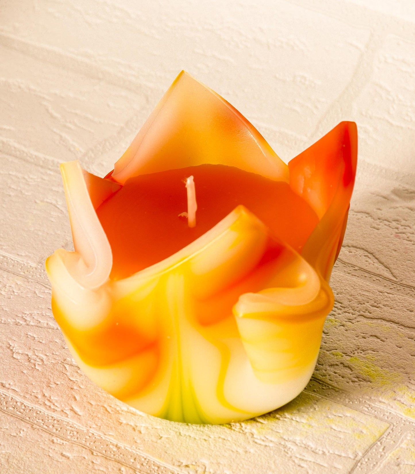 Kwiatowa, geometryczna, minimalistyczna, kolorowa,  ręcznie robiona świeca zapachowa - oryginalny prezent na parapetówkę  - 90h